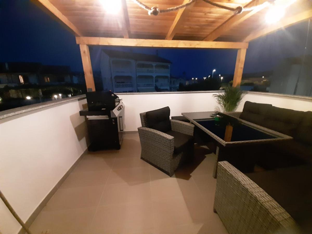 Apartman Mate Лопар Екстериор снимка